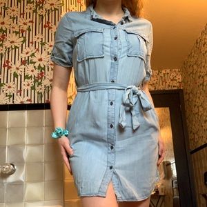 NWT light faux denim/blue button up short casual dress w collar, tie, pockets
